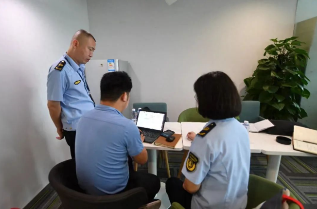 武漢多部門(mén)進(jìn)駐網(wǎng)約車(chē)平臺(tái)開(kāi)展聯(lián)合督導(dǎo)_網(wǎng)約車(chē)平臺(tái)_網(wǎng)約車(chē)平臺(tái)經(jīng)營(yíng)_網(wǎng)約車(chē)平臺(tái)經(jīng)營(yíng)許可證_網(wǎng)約車(chē)牌照申請(qǐng)代辦